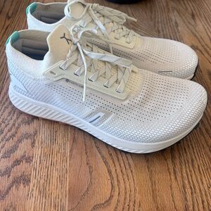 Flux Adapt Running shoe - Men’s 9 women’s 10.5